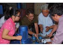 Technical personnel for the Russian customers vehicle hydraulic machine working principle